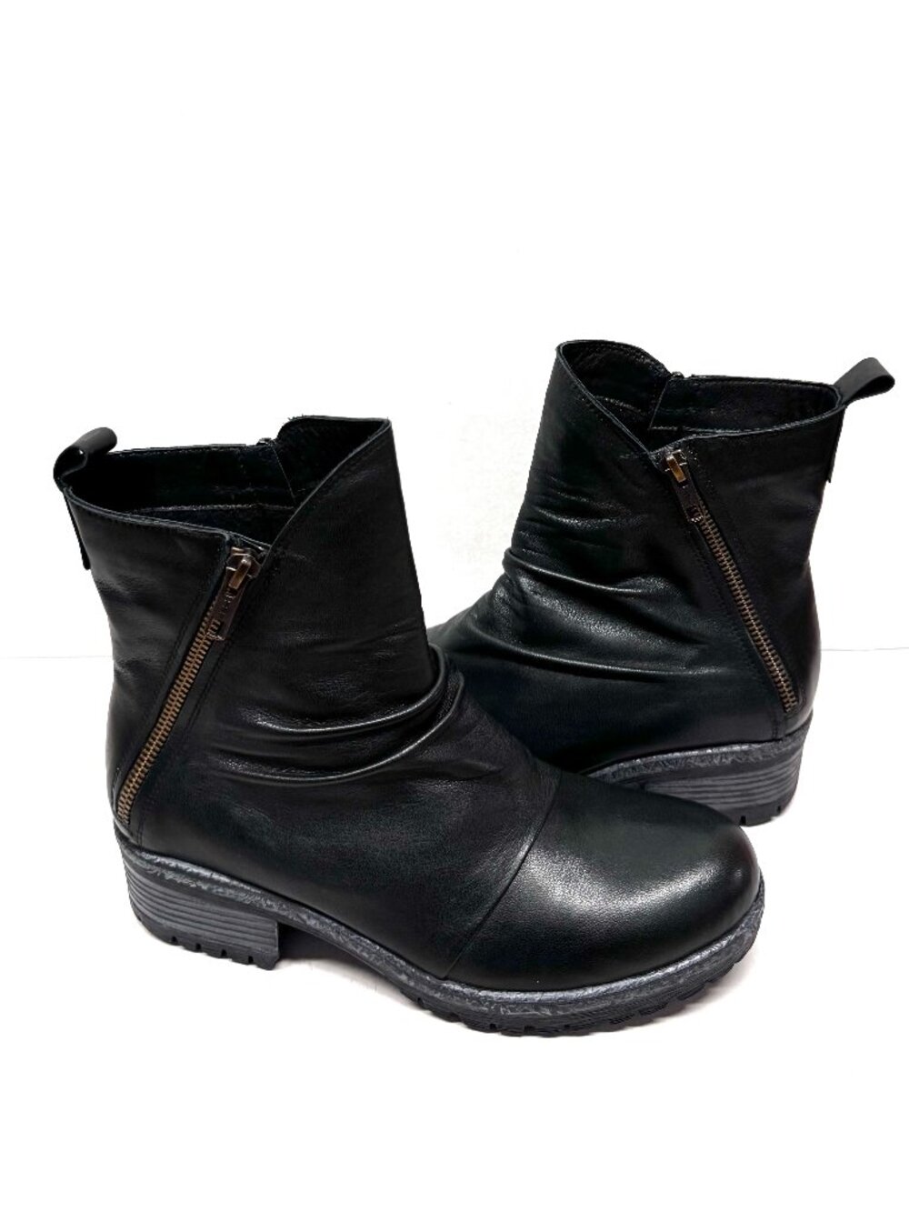 MIZ MOOZ DARRLA RUCHED SOFT LEATHER BOOT SIDE ZIP BLACK 37EU / 7US NEW B 55-2